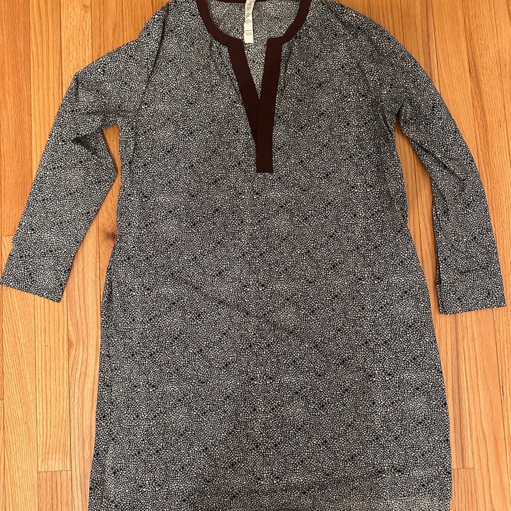 Lululemon Long Sleeve shirt dress with pockets. Size 12